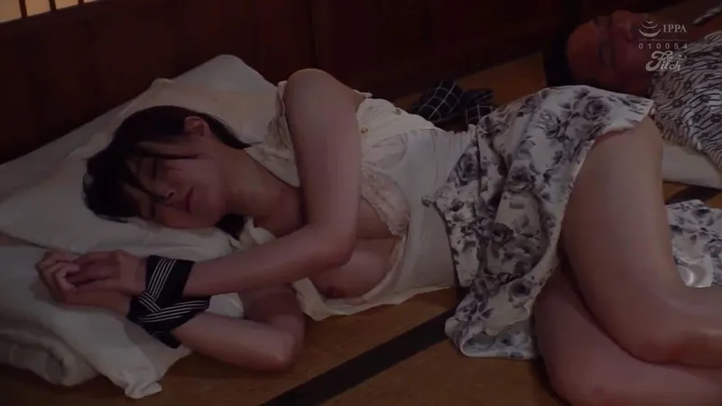 Xin chồng đi công tác với tiền bối, nữ nhân viên rơi vào kế hoạch của ông cấp trên biến thái