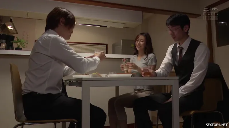 đến nhà sếp ở nhờ, cưỡng dâm luôn bà xã sếp