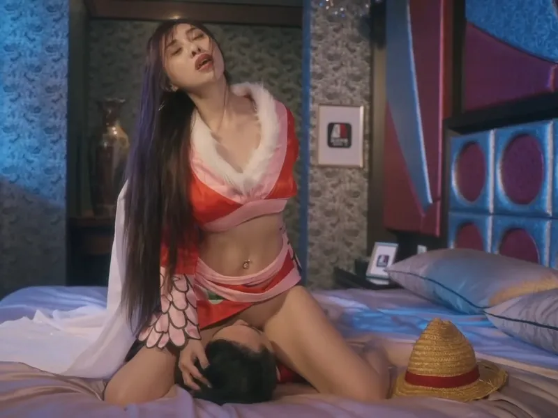 Lái máy bay bà già cosplay cưỡi ngựa, xuất tinh đầy mòm phê tê cặc